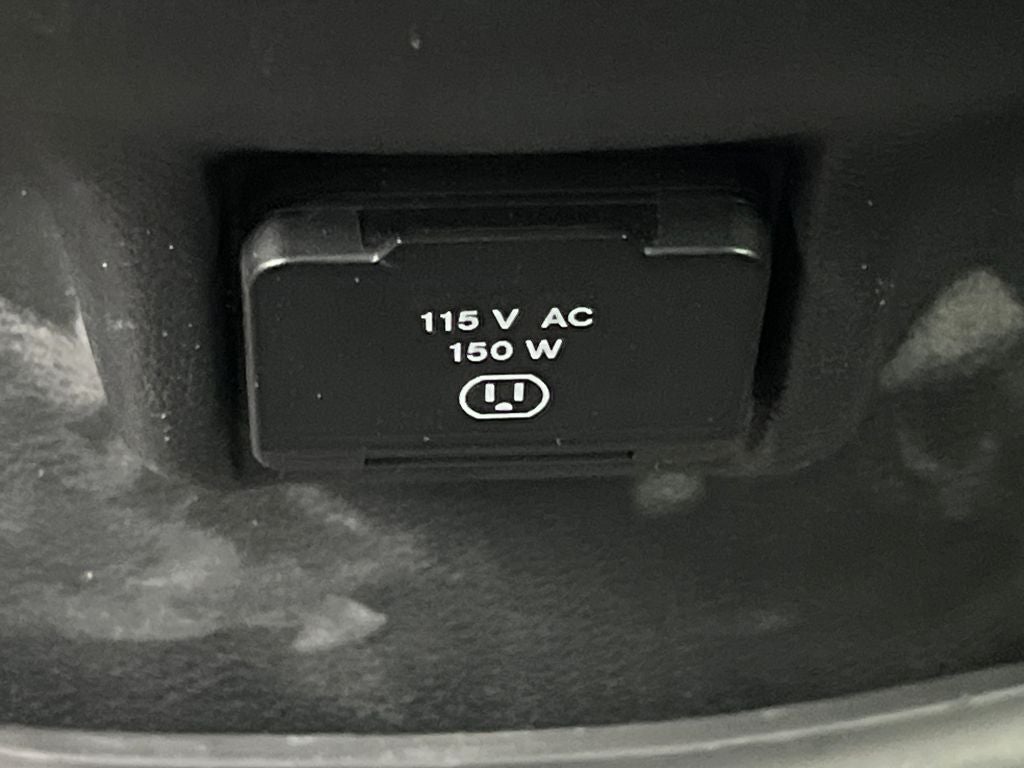 2017 Jeep Cherokee Overland w/VERY LOW MILES