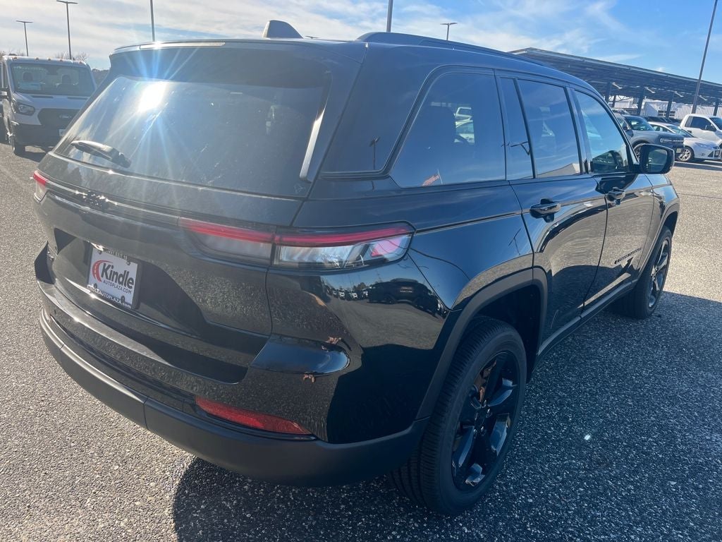 2025 Jeep Grand Cherokee Laredo