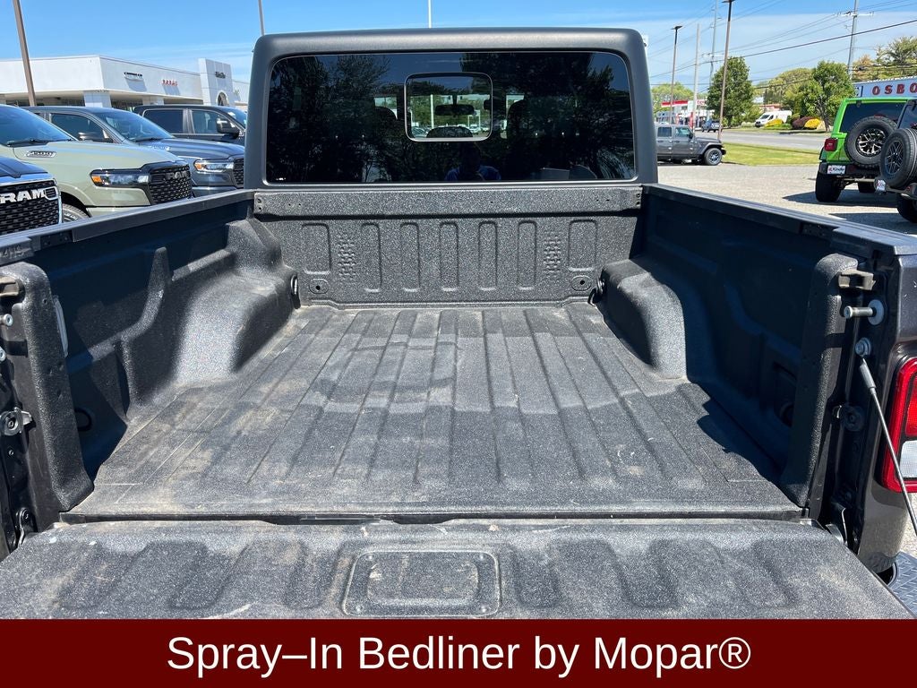 2022 Jeep Gladiator Sport