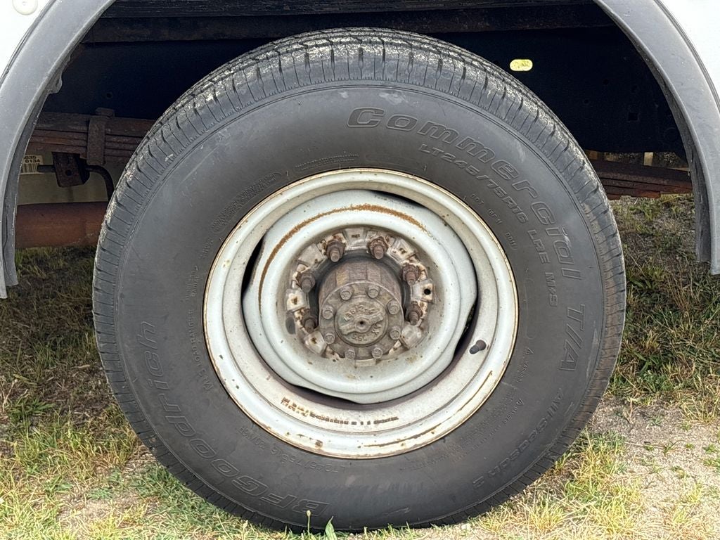 2013 Ford E-350SD Base Cutaway