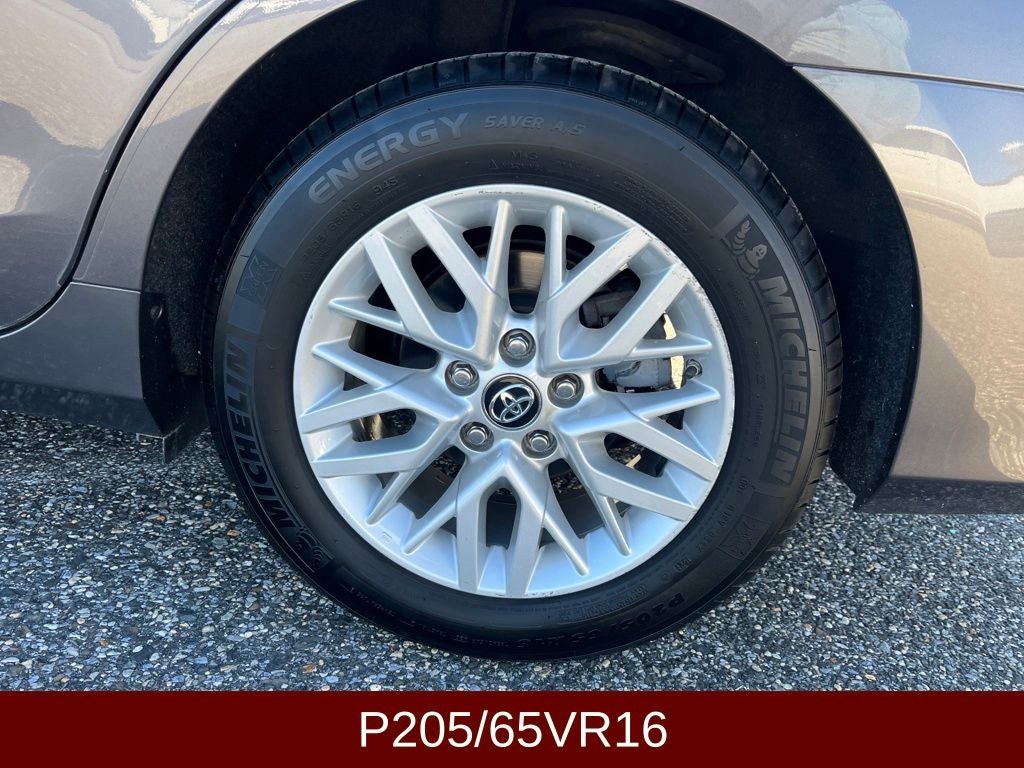 2017 Toyota Camry LE w VERY LOW MILES