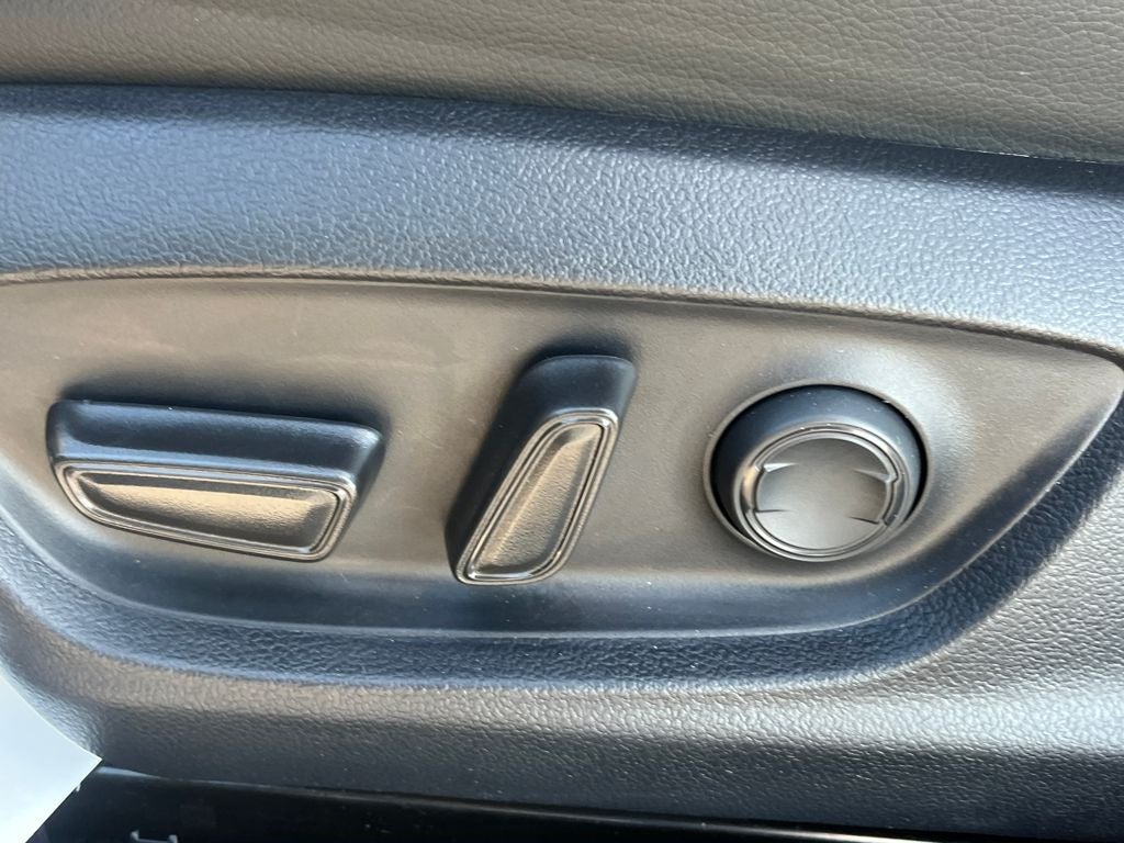 2023 Toyota Camry Hybrid XLE