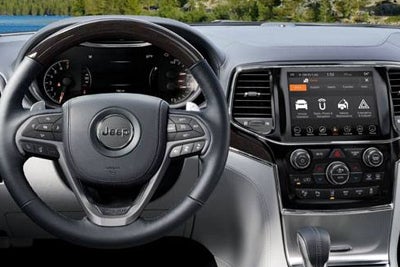2019 Jeep Grand Cherokee interior
